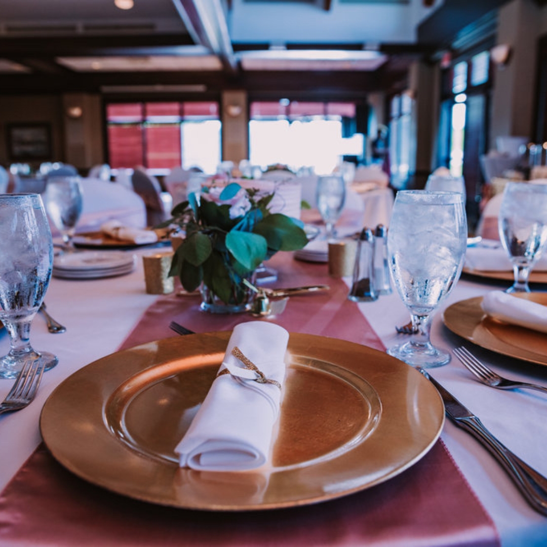 IndianCreekEvnt's tweet image. Use these digital templates to make your seating chart planning easier!

bit.ly/3P5f5jY  

📸: Hanna Voss Photography 

#SeatingChart #WeddingReception