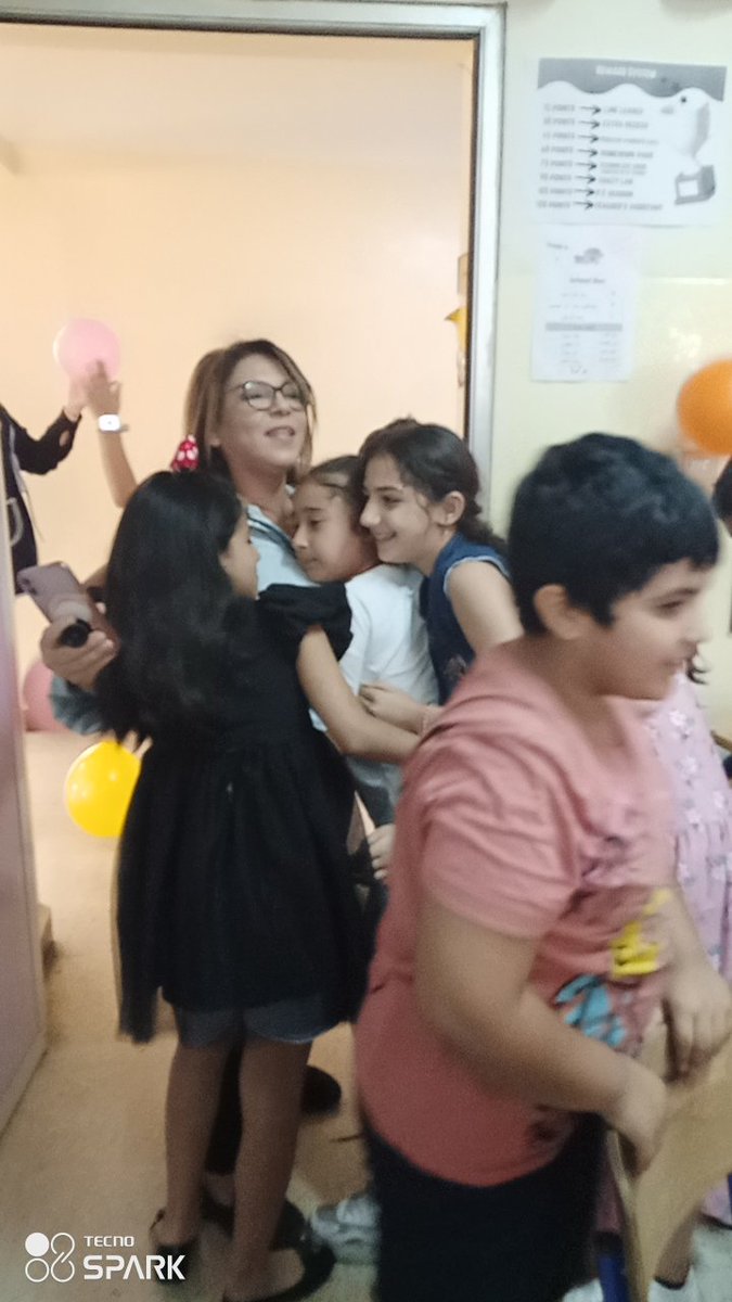 RimaJbara's tweet photo. مدام نوال السمرة القريبة لقلوب الجميع .. طلاب و معلمات الرابع حيفتقدوا لوجودك  الرائع و اسلوبك الراقي 💗 بتستاهلي كل حب و تقدير 🌸
@MakAishaSchool 
@nawal_samra https://t.co/fnAOrRRWJe
