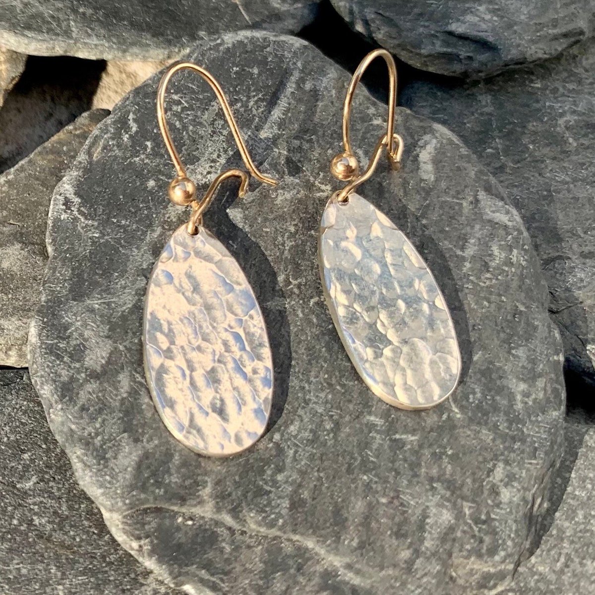 KimPatt1968's tweet photo. 9ct gold and sterling silver hammered earrings #earrings #gift #handmadejewellery #mixedmetal https://t.co/0tKD5i1t9M https://t.co/s8x1sEXKW0