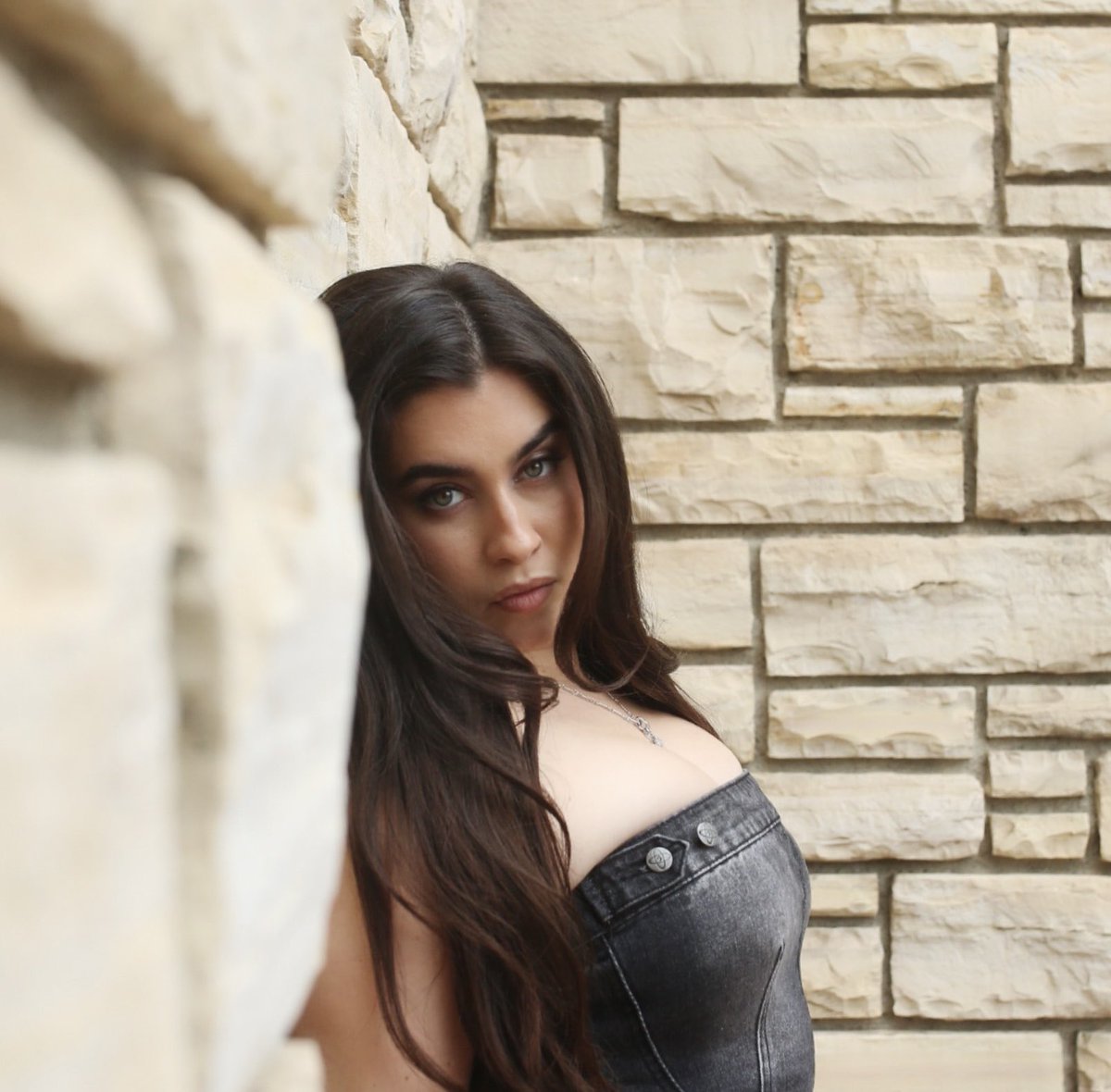 LaurenJauregui's tweet image. Just a bit of your soul if you love me, yeah? #InBetweenOutNow #TheOne