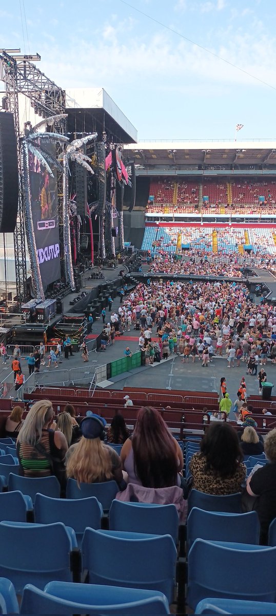 Whoop_MrsW's tweet photo. Ready for @Pink Too excited 😁 https://t.co/ww66MKMUll