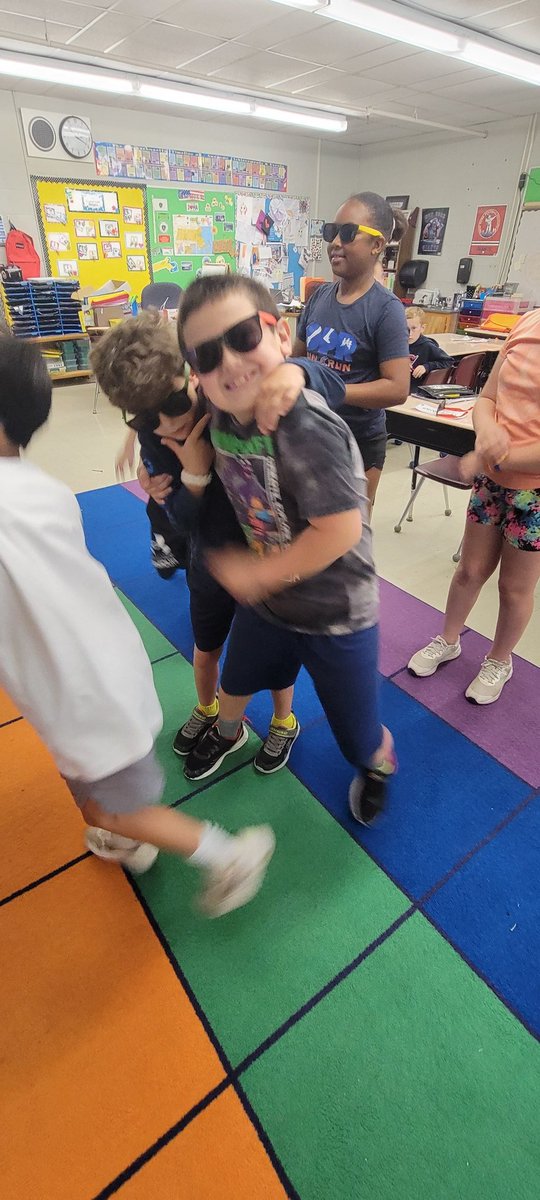MzEngasser's tweet photo. Dance party vibes! https://t.co/JbTXdDmkWf
