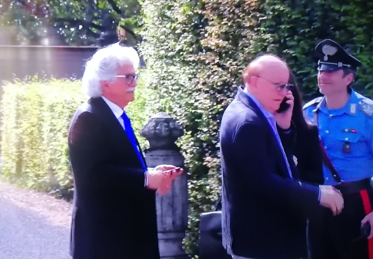 EugenioCardi's tweet photo. Boldi e Razzi non ammessi ad Arcore. 😂

Immagine e notizia #TG3 https://t.co/yLWv1R2FJM