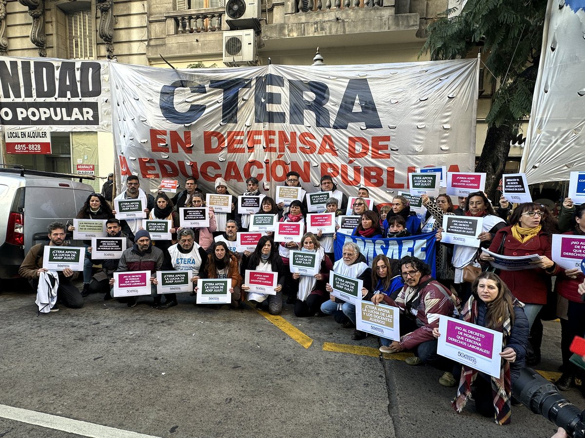 SUTEBAProvincia's tweet photo. #JornadaNacionalDeProtesta de @cteracta en solidaridad con la docencia Jujeña

#SolidaridadConLasLuchasDocentes 
#NoAlDecretoDeMorales 
#CTERA https://t.co/VLzR3HtZo2