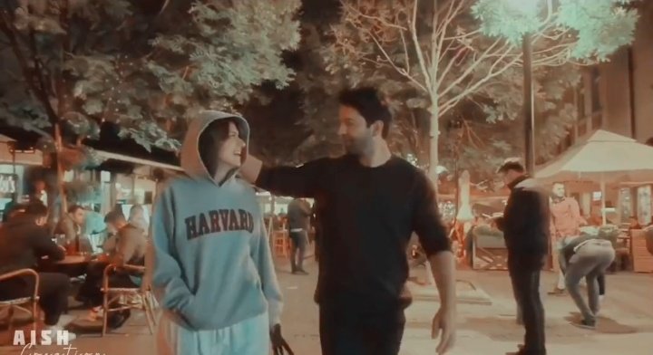 Karan'nin sweatshirt çıkartım Liz'e giydirmesi açık ara en sevdiğim sahne olabilir #BadtameezDil #BarunSobti𓃵 #RidhiDogra