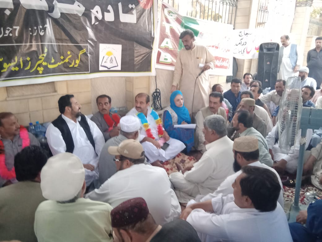 ظالمو جواب دو 
ٹیچروں کا حساب دو
<a href="/HamidMirPAK/">Hamid Mir حامد میر</a>
<a href="/ThePMOPAK/">Prime Minister Office Pakistan</a>
#GtaBalochistanHungerStrike