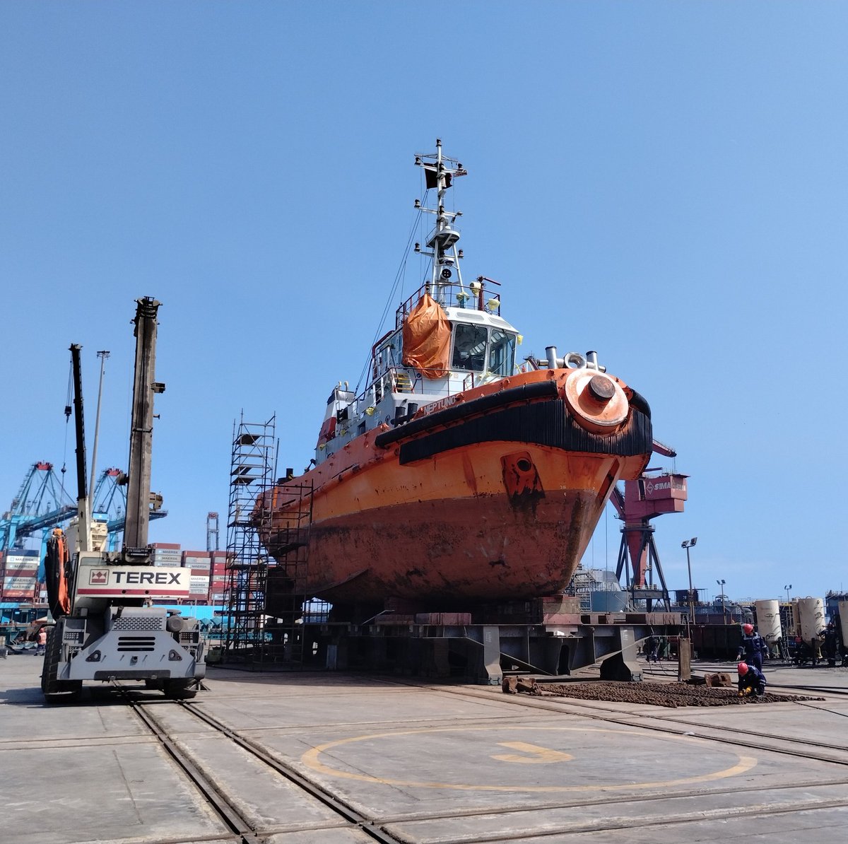 sima_peru's tweet image. El remolcador R/M “Neptuno” de la empresa peruana Inversiones Marítimas CPT Perú S.A.C. - INMARSA, ingresó a la zona de Varadero Sur de nuestro Centro de Operación del Callao, con la finalidad de realizarle trabajos de mantenimiento, reparación y carena.

#SIMAPERÚ #SIMAC #CALLAO