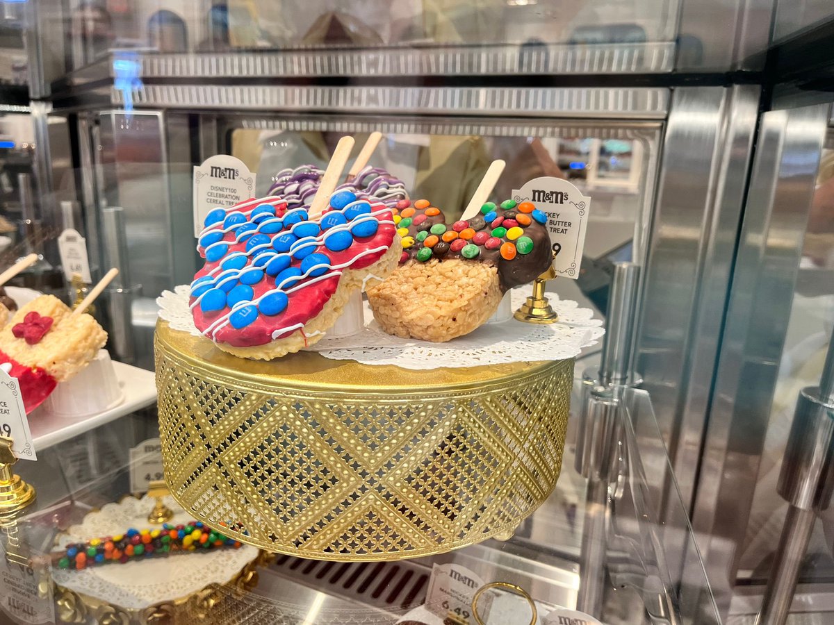 Fourth of July treats have popped up in the Main Street Confectionery! 🇺🇸