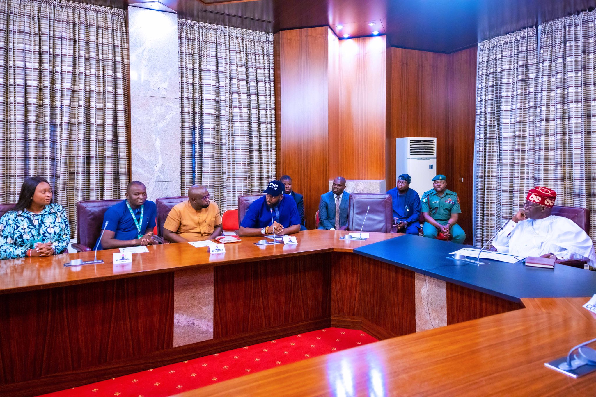 FyhNrmyWYAAAe_D?format=jpg&name=large Tinubu Meets NANS Leadership, Backs Student Loan (Photos)