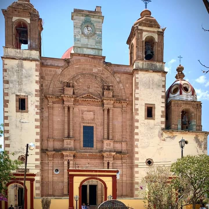 Con una visita guiada al Museo de Arte Sacro y un concierto al aire libre del grupo Tropical Santa Cruz en Mineral de la Luz, el <a href="/GuanajuatoGob/">Guanajuato Te Quiero Informado</a> conmemoró el 475 aniversario del descubrimiento de la mina argentífera de San Bernabé. 
👇⛏️
bit.ly/3oZJ2ay