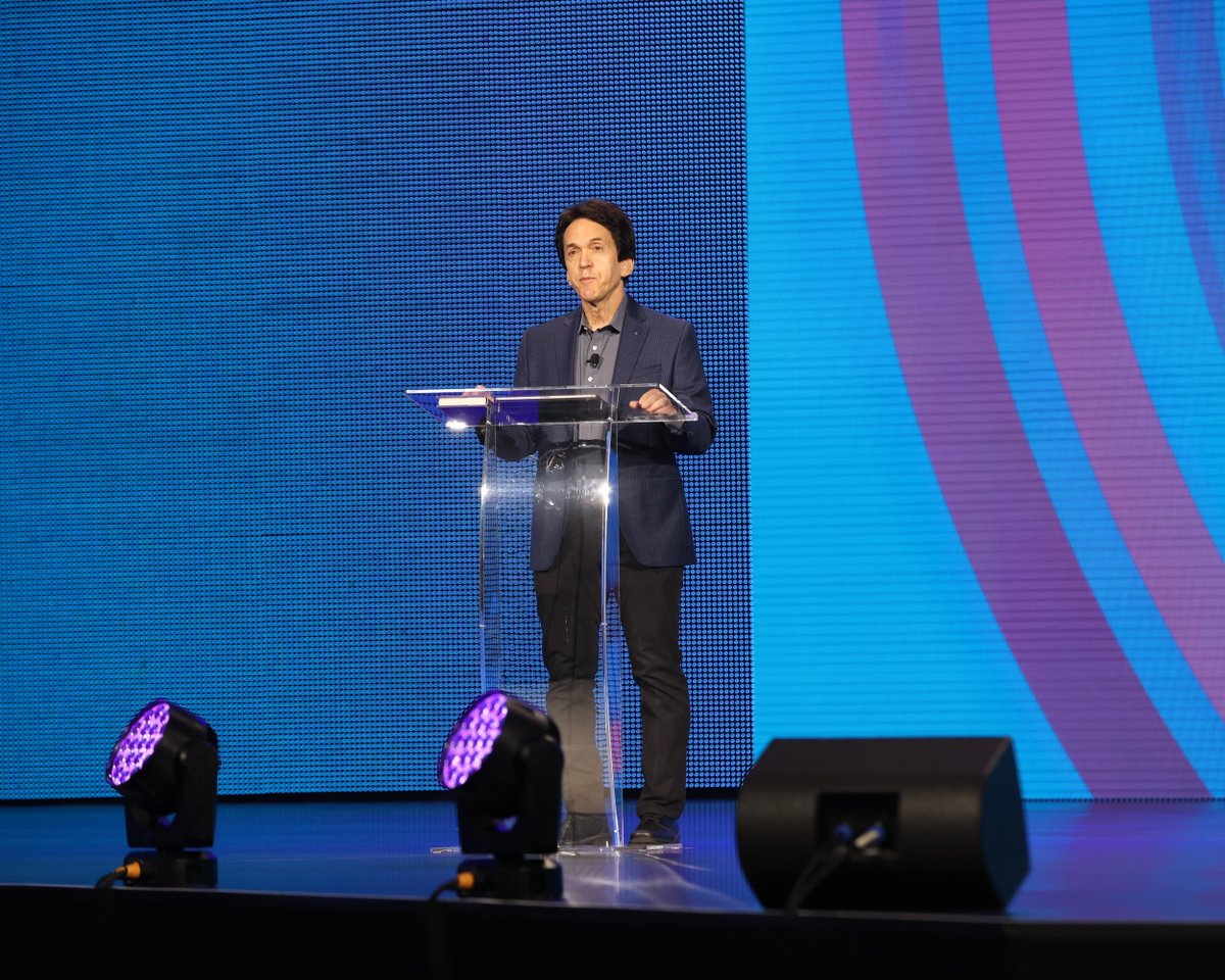 The inspiring @MitchAlbom joins us on the Main Stage of #SHRM23 to share everything he knows about life, death, empathy, and the human connection between us all and how we can effectively #DriveChange in the workplace.
