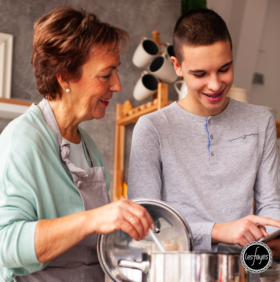 Demain, #BacPhilo, ça tremble déjà dans les maillots :  
👩‍🦱 Conseil de Maman : 'Ne pars pas défaitiste !' 
👨 Conseil de Papa : 'Ne pars pas trop confiant !' 
🧓 Conseil de Mamie : 'Ne pars pas le ventre vide mon trésor... ❤️ '

#MardiConseil #BacPhilo2023👨