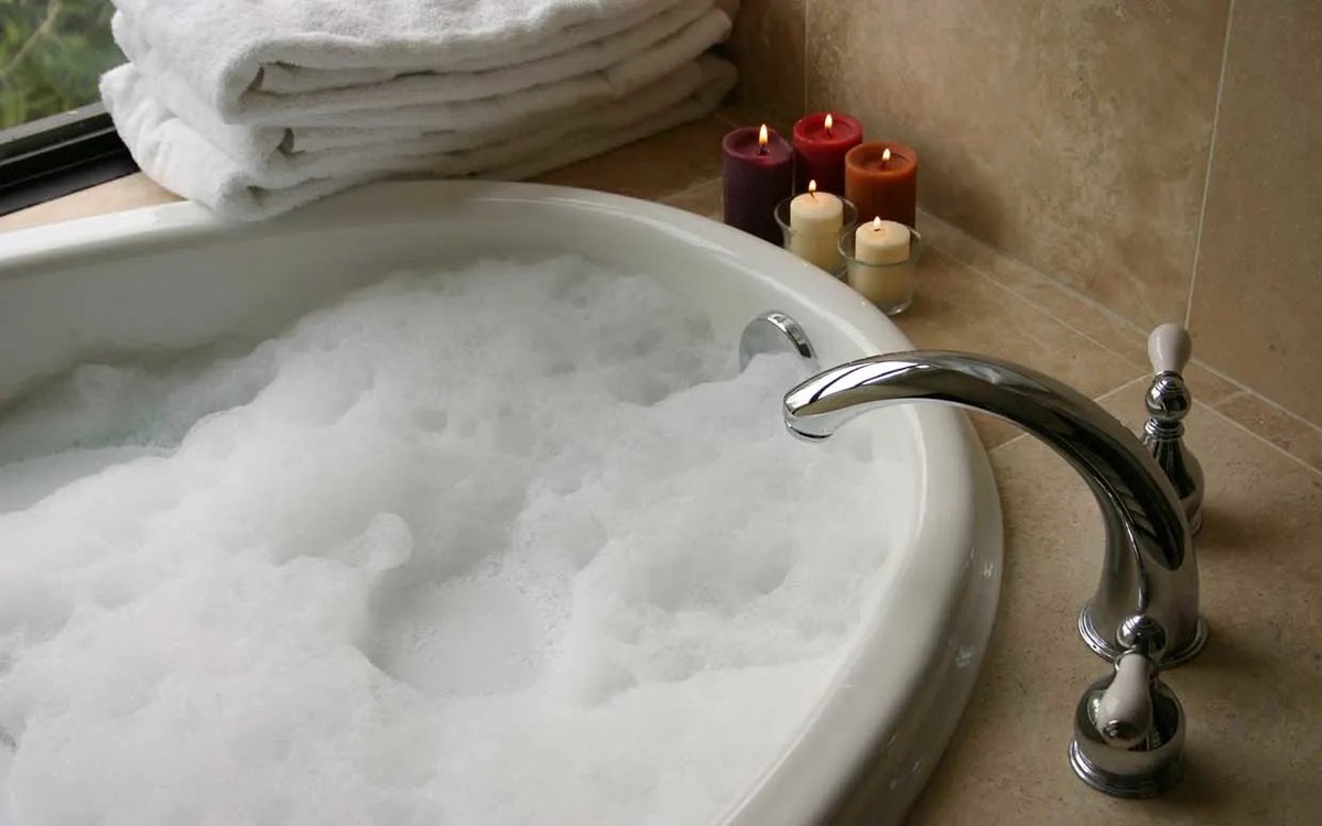 LynnParsonsUK's tweet photo. Come On In & Catch a Summer Breeze from 7pm @magicfm for Your ๐Whispers๐Windows & Fabulous Tuesday night Songs & Weโll talk #SleepSounds #BubbleBaths https://t.co/d8qdTc5I4V