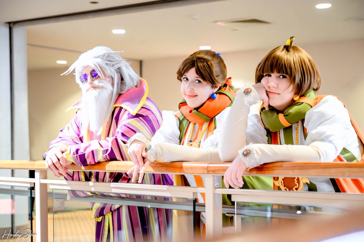 Mirishalyn's tweet photo. Mage fam 💕

Tellah: SailorSenmurv
Porom: Dali-Lamb Cosplay
Palom: me

📸 HayleySteinPhoto

#FinalfantasyIV #ff4 #Tellah #Porom #Palom #amke #animemilwaukee #cosplay https://t.co/vMoBrOSRpJ