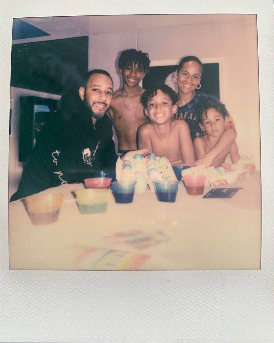 keyssoulcare's tweet photo. #KeysFam for life 💜 Make this Father's Day EXTRA special with the gift of soulcare 😘 The Rich Nourishing Body Cream with shea butter is perfect skin that needs some TLC and the Reviving Aura Mist is the best refresher. Find the right gift at https://t.co/jgCDUQYcBg https://t.co/GNbs4v9WcW