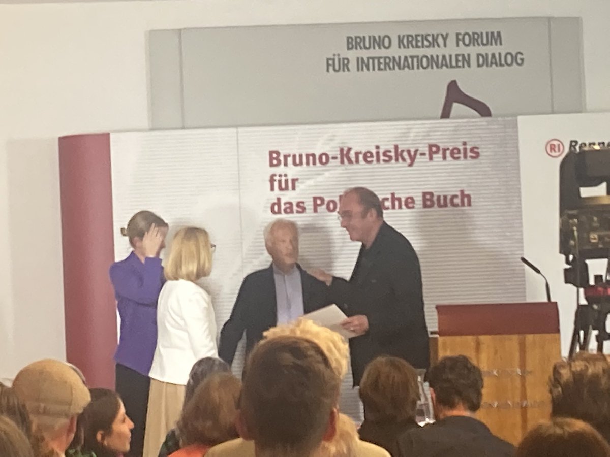 Congratulations to #RobertMenasse for the #BrunoKreiskyAward for his book 📕 about #Albania #EUEnlargement #Skanderbeg @erionveliaj @Hannes_Swoboda @RennerInstitut @BlendiFevziu