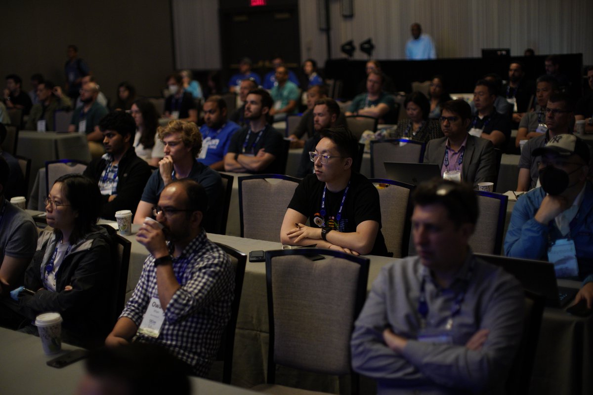 qconnewyork's tweet image. Exploring how @netflix has shifted from geo-based #DNS load-balancing to a latency-based approach, relying on real-user measurements &amp;amp; building a global data model of traffic to reduce costs while reducing latency and outage risks.

🗣️ Niosha Behnam &amp;amp; @sfedov

#QConNY