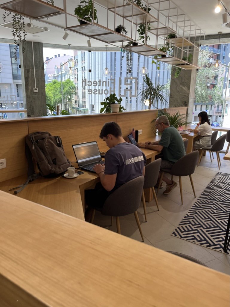 TalentProtocol's tweet photo. Regarding #BuildersWeek, first day was exciting, so many builders and so many ideas. It was the time to meet each other and inspire 💭 https://t.co/ReApYtlyQI