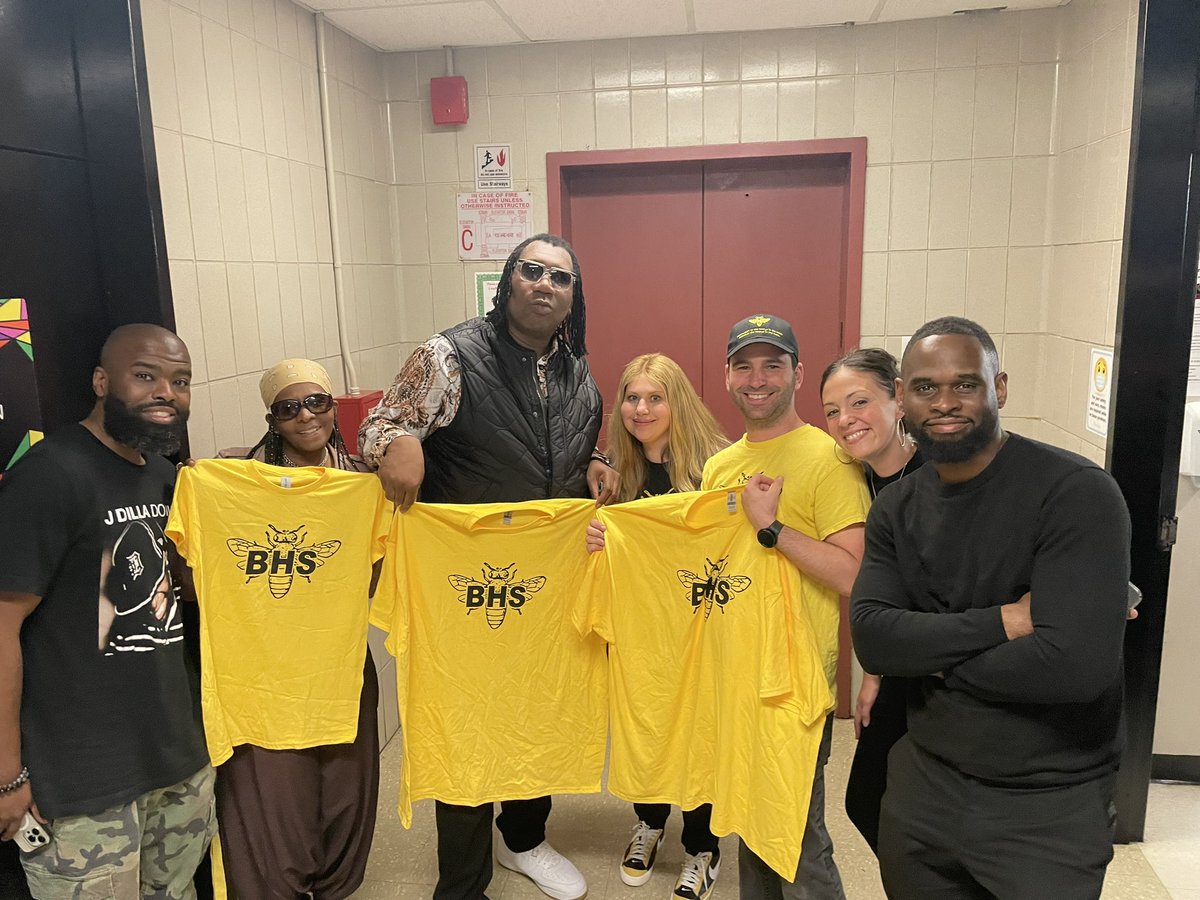 bronx_health's tweet photo. Big Shout Out to KRS-One &amp; Simone Parker for visiting BHS students (&amp; staff) today! Another great opportunity provided to our students by CM Riley (&amp; Jahmal Yapp). KRS-One spoke about wellness &amp; importance of positive mindsets @IAmKRSOne @GSimoneParker @CMKevinCRiley @davis_fia https://t.co/eYHa5tjeuV