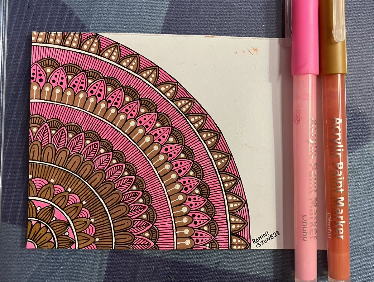 rohinim1982's tweet photo. https://t.co/FjYheRWYx9  #mandala #Mandalas #art #painting #paintingoftheday #YouTube https://t.co/31FApKoZEF