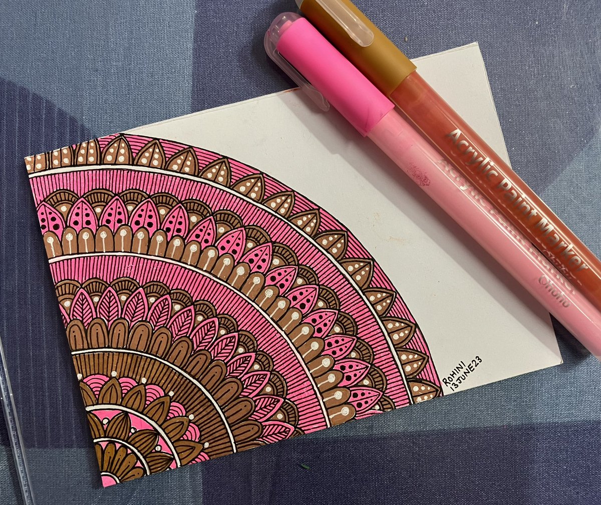 rohinim1982's tweet photo. https://t.co/FjYheRWYx9  #mandala #Mandalas #art #painting #paintingoftheday #YouTube https://t.co/31FApKoZEF