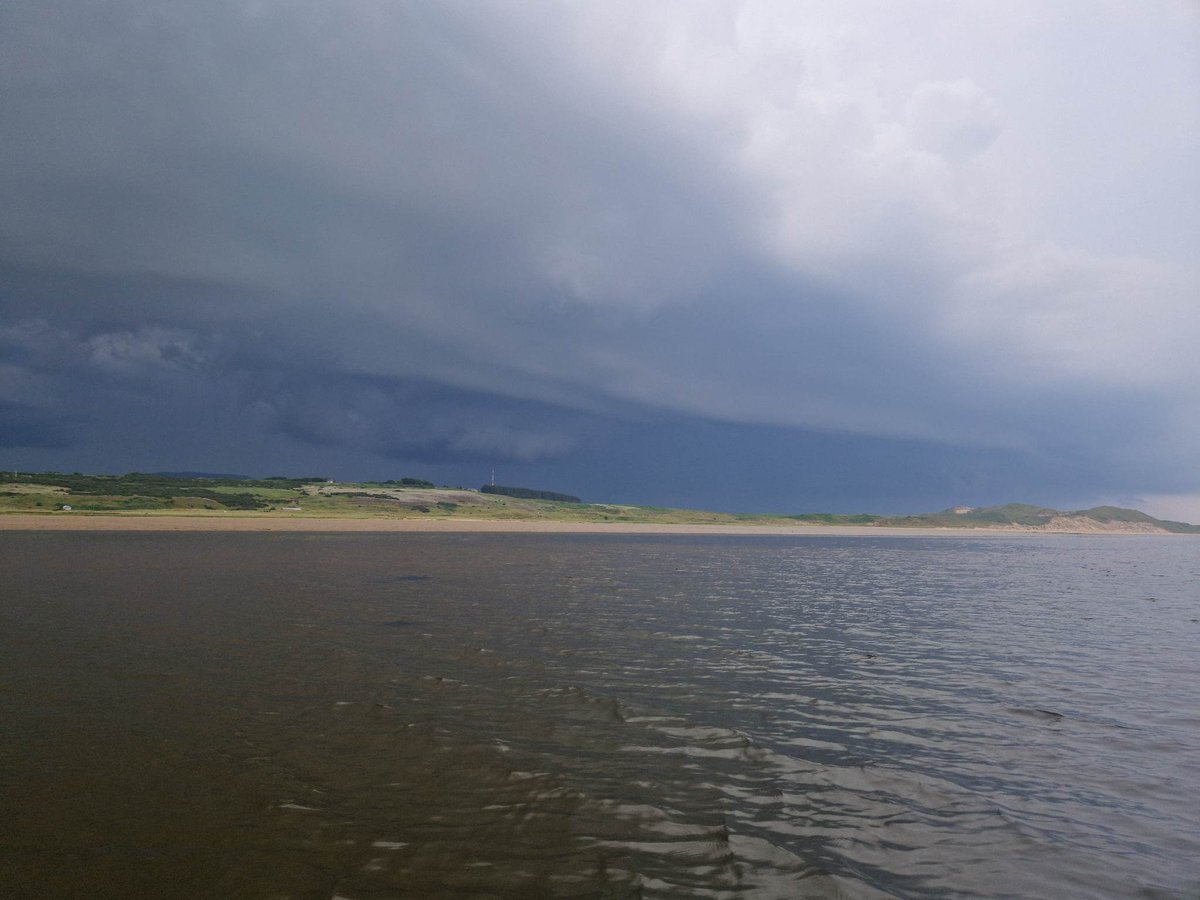 DonegalWeatherC's tweet photo. Thunderstorms approaching Ballyshannon, south Donegal this evening with some nice structure.
Photos by John Mc Donagh
#ireland #donegal #thunderstorms #weather #wildatlanicway https://t.co/i5jMsGjFRN