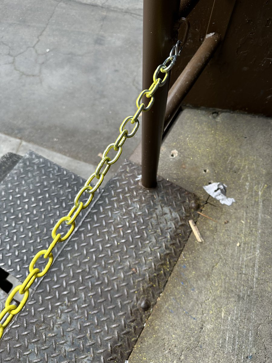 Malnpug's tweet photo. The yellow spray paint on the chain is completely unnecessary. Half ass maintenance job. #tuesdayrant https://t.co/2BuJDF46UK