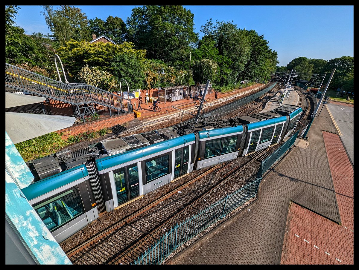 Kalimistuk's tweet photo. Tram derailed in Bulwell Nottingham.
Probably going to take quite a while moving that. #Nottingham #bulwell #teampixel #p7p #p7pro #pixel7pro https://t.co/s7U8SjGSkP