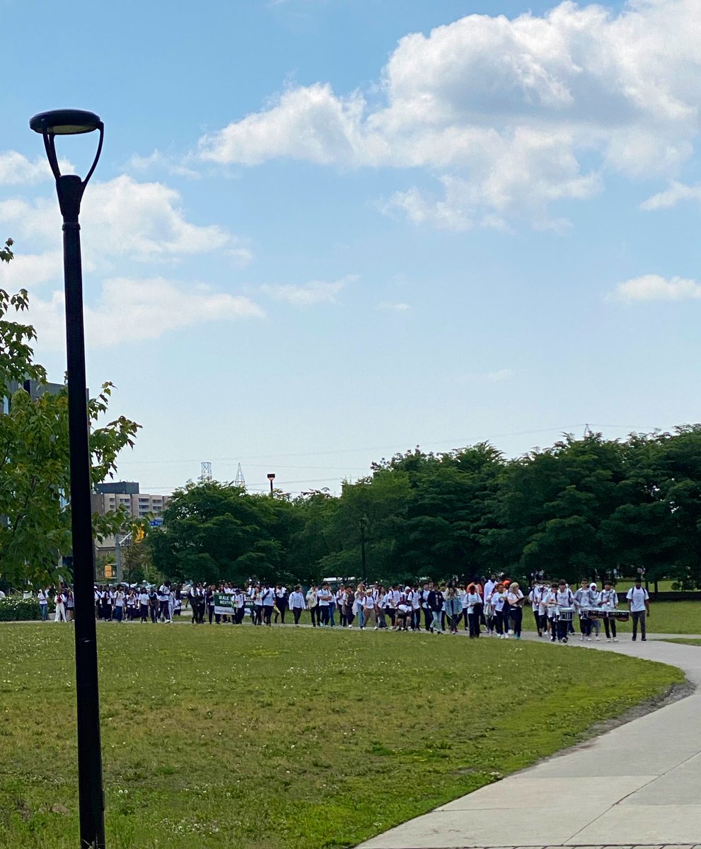 So exciting to have students arriving @YorkUniversity from our local high schools! @EmeryCollegiate @WestviewCentSS @CWJefferysCI @tdsb_DSS @tdsb James Cardinal McGuigan Catholic @TCDSB Congratulations and Welcome!! @LassondeSchool @TD_Canada community engagement @ADFRNTBooklist