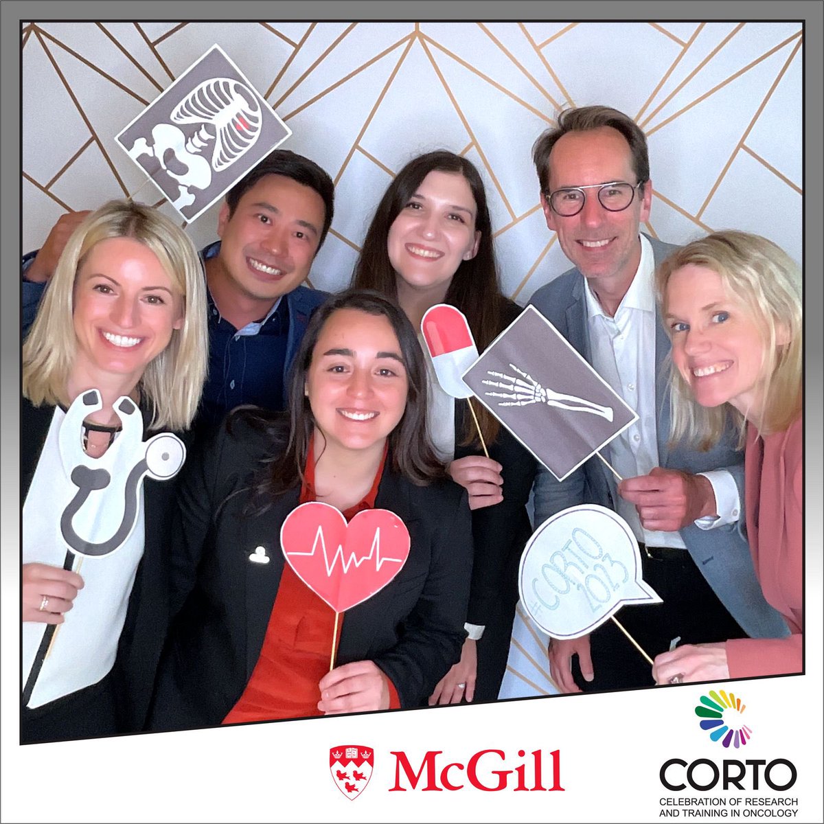 Constanza Martínez Ramírez (@cmartinezr8) on Twitter photo McGill #Corto2023 Research day!
Presenting about associated toxicities in patients with high risk prostate cancer depending on RT technique. Also seeing colleagues thrive with their projects. Nice gathering with <a href="/Parklabmcgillu/">Morag Park's lab at McGill</a> and McGill Rad Onc! McGill #Corto2023 Research day!
Presenting about associated toxicities in patients with high risk prostate cancer depending on RT technique. Also seeing colleagues thrive with their projects. Nice gathering with <a href="/Parklabmcgillu/">Morag Park's lab at McGill</a> and McGill Rad Onc!