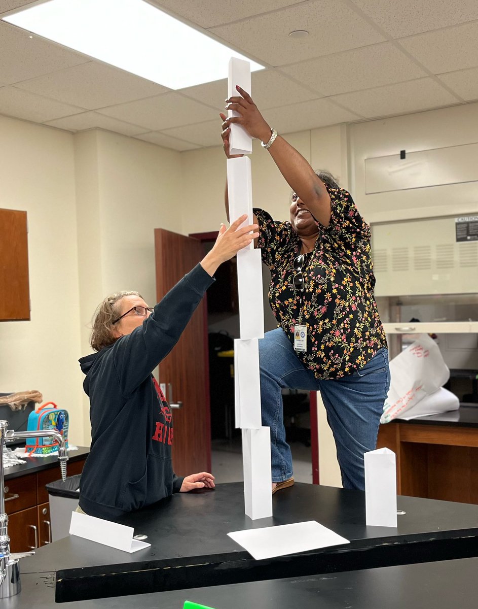 Humble_2ndSci's tweet image. Secondary Science teachers  #ExploreBeforeExplain building paper towers! @MrsJackSciHacks @serna_rosalinda #DoingScienceDaily