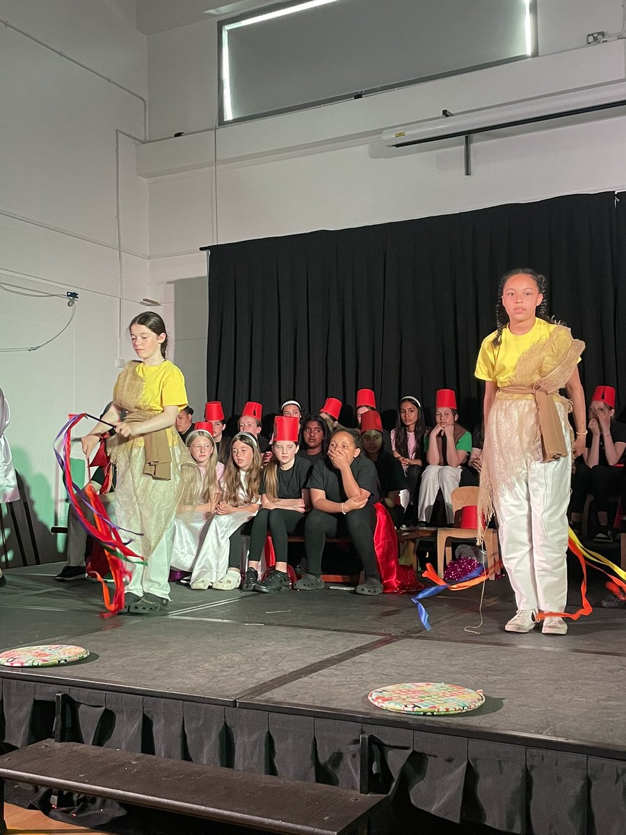 MissFlorenceCV's tweet photo. Dress rehearsal was a great success 👏🏼 Make sure you contact the office to get your tickets for Aladdin! @Castleview_PS @MissWhiteCV @MissMcGroryCV @cv_doyle @FJ_TaylorCV https://t.co/Pkpy7HMEne