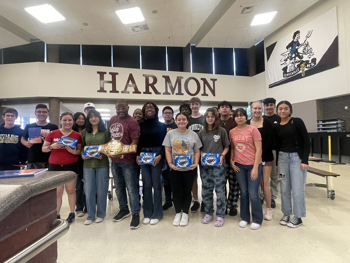 simplybadd13's tweet photo. #Successprep camp at #LHSHarmon was a great success this morning!
These students are going to change the world π make my words!!
They received #oreos for paying attention! @flandersr thanks for allowing me to pour into your students! https://t.co/1xYGa5Zly2