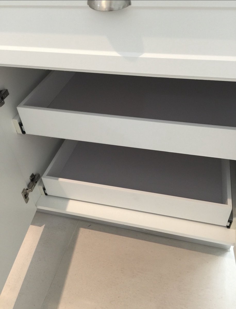 #HappyTuesday🤍look at these #pullouts #interior #drawers we are installing on this #shaker #kitchen to maximize #storage & #organizing. Contact us for a quote,we’ll work w/your budget #happycustomer #transform #kitchendesign #kitchengoals #cabinet #remodel #interiordesign #hgtv