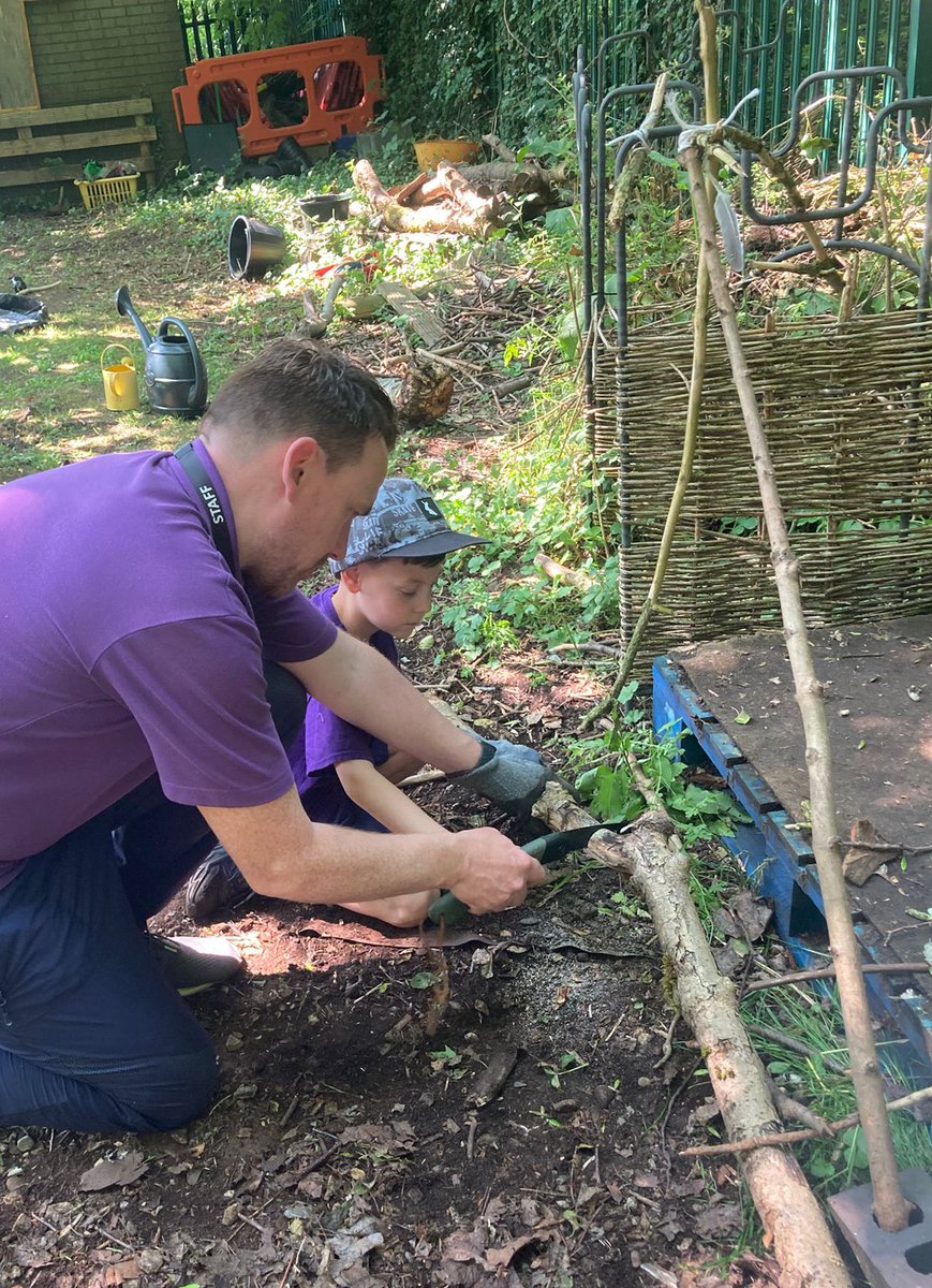 Lovely in the shade of the trees at Forest School this afternoon 🌳 🌳 🌳 

#ForestSchool