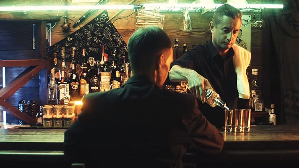 panbibliotekar's tweet image. Статистика свідчить, що покоління #iGen вживає менше алкоголю, менше палить, має пізніше перший секс... тож підозрюю, що через десяток років більша частина класики сучукрліту стане для них незрозумілою. У кращому випадку перекласифікують все це в "магічний нарко-реалізм".