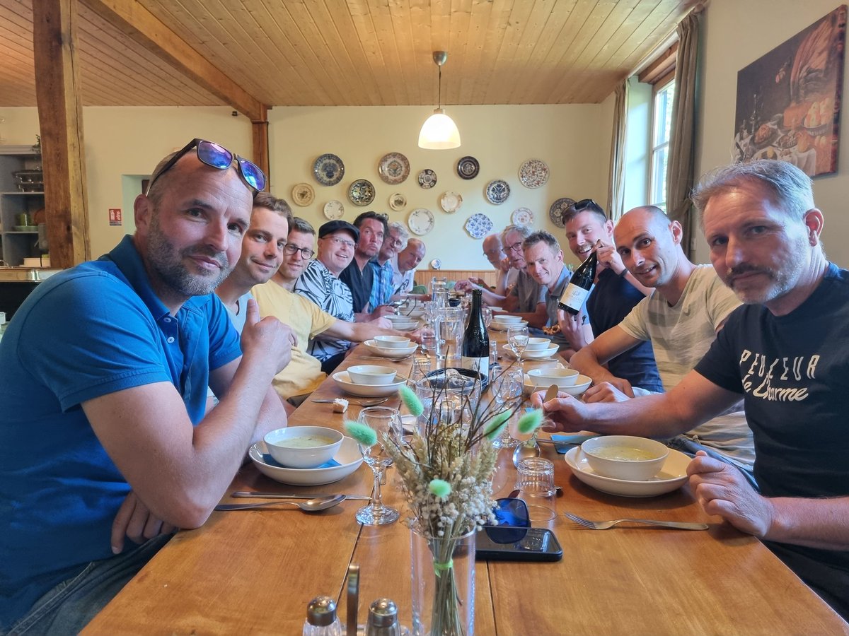 WCWergea's tweet image. Vandaag wederom een fantastische dag achter de rug. Chiel en Denise zorgen goed voor ons, iedere avond hebben we een voortreffelijke maaltijd. Morgen de koninginnenrit met 3 joekels van beklimmingen.