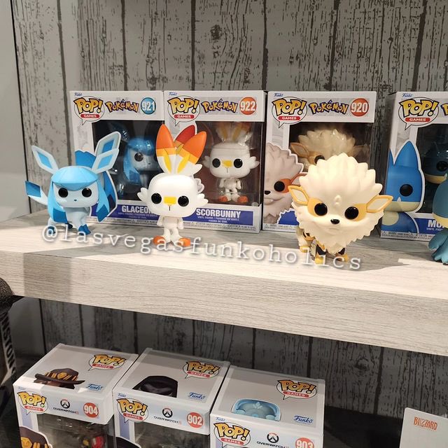 Pokekalos on X: #PokémonGoodies : nouvelle figurine Funko Pop! Pokémon de  Bulbizarre perlescente disponible sur le site du Pokémon Center US/UK   / X