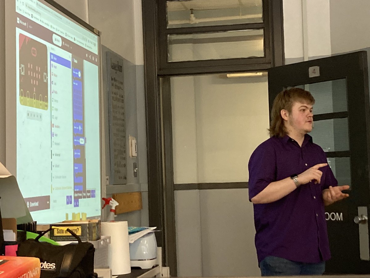 Thanks to Adrian for a fantastic workshop and teaching us to to use micro bit technology today. Our grade nines loved it! Coding experts in the making. <a href="/brilliant_labs/">Brilliant Labs / Labos Créatifs</a> <a href="/NQspartans/">NQCS</a>