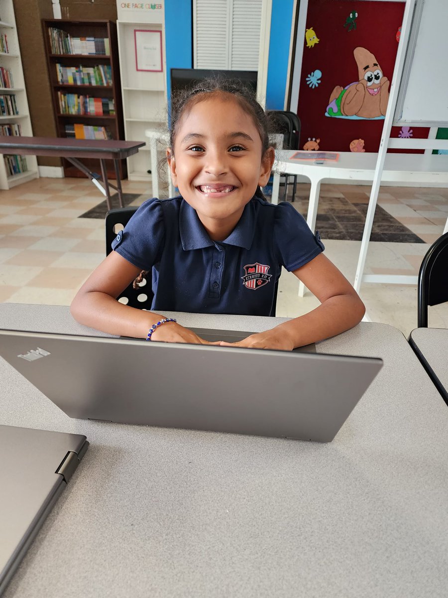 BGCMia's tweet photo. .@InsightEnt, in partnership with @intel, @Lenovo, @dandh, @CODiWorldwide, @ScienceLogic and @OneIdentity, presented #BGCMIA with 50 Intel-powered Lenovo laptops, carrying cases, charging and docking stations and a laptop locking and charging cart.
📸: @worldREDEYE https://t.co/LAfZjJ9v1z