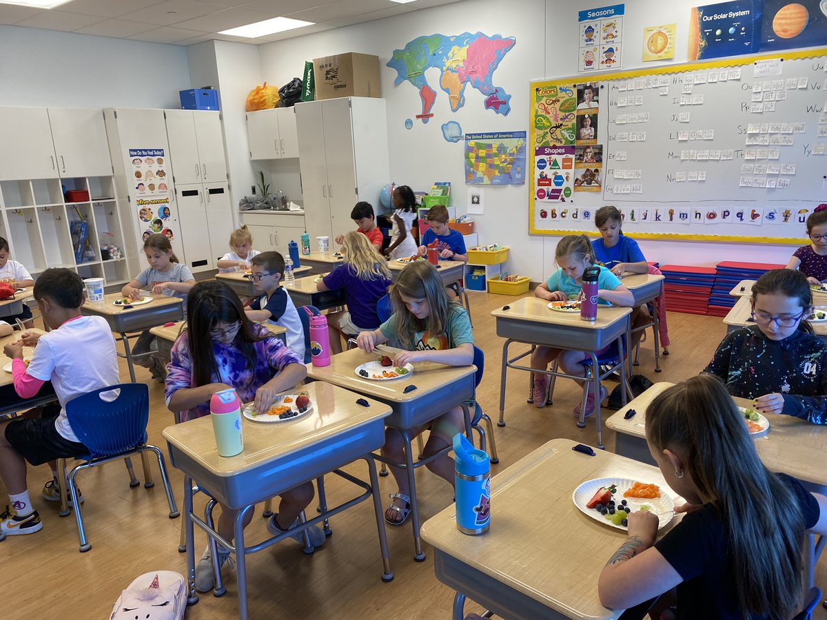 Day 2 of STEAM CAMP: We learned how to to safely use a knife (plastic) to cut fruit and how to make fun snacks with fruit (strawberry banana smoothie and fruit pizzas). #nobake #montourproud <a href="/MontourSD/">Montour School District</a>