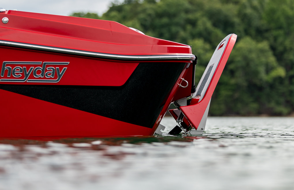 HeydayWakeboats's tweet photo. Easy storage with the push of a button: the new Power Platform making it easy to fit your H20 in your garage. https://t.co/Z2EraVrWHJ
