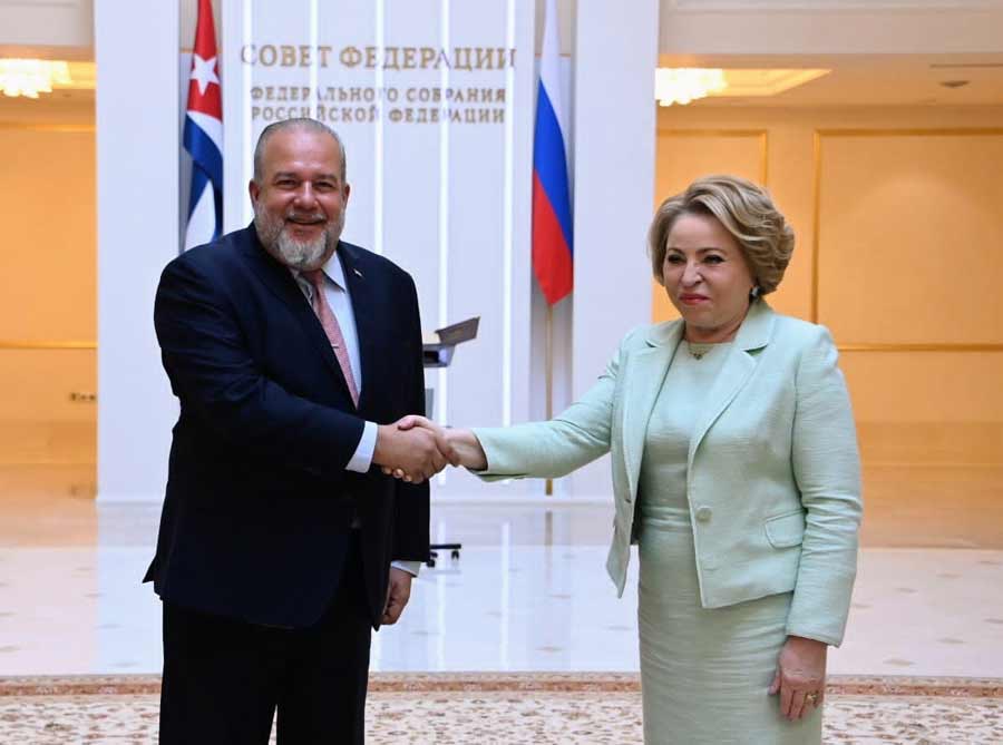 #Rusia 🇷🇺 y #Cuba 🇨🇺 avanzan en el trabajo conjunto para ampliar los vínculos parlamentarios, intención rubricada este martes por el primer ministro <a href="/MMarreroCruz/">Manuel Marrero Cruz</a> al visitar la sede del Consejo de la Federación (Cámara Alta del Parlamento ruso)

🔗cubaminrex.cu/es/rusia-y-cub…