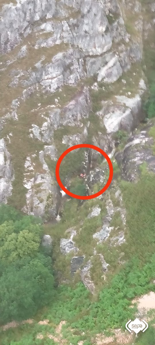 112Asturias's tweet image. Un escalador resulta herido en una pierna en un barranco en #Ponga. Fue evacuado por el Grupo de Rescate del #SEPA a bordo del helicóptero medicalizado de @bomberosAstur al hospital de #Arriondas. sepa.as/v_portal/infor…