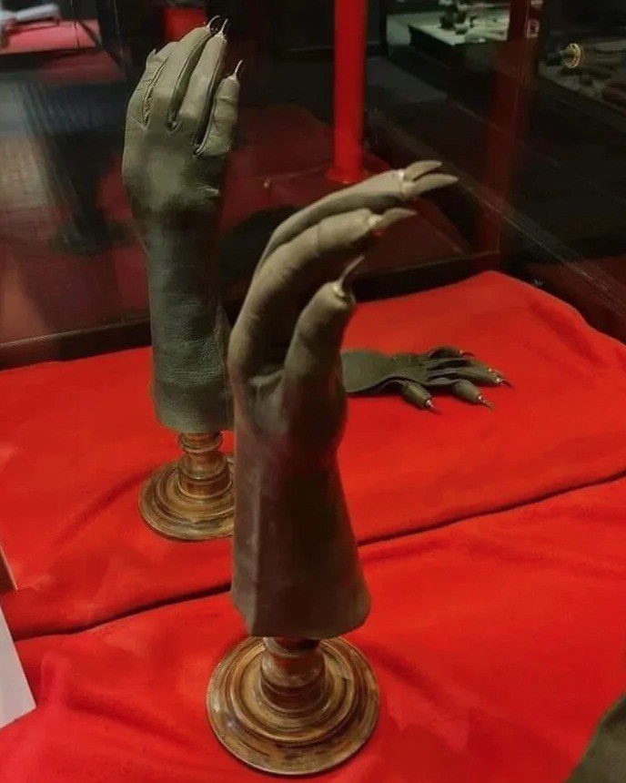 Женские перчатки для самообороны. Лондон, 1850 год.