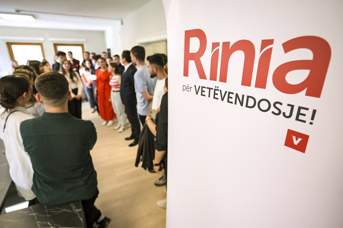 riniapervv's tweet photo. 1/2 Dita e Rinisë për VETËVENDOSJE! 

Në ditën e katërt të Javës së Lëvizjes, Ditën e Rinisë, mirëpritëm dhjetëra të rinj të cilët me vullnet të plotë u anëtarësuan në Rininë për VETËVENDOSJE! https://t.co/o6lBPyD5FQ
