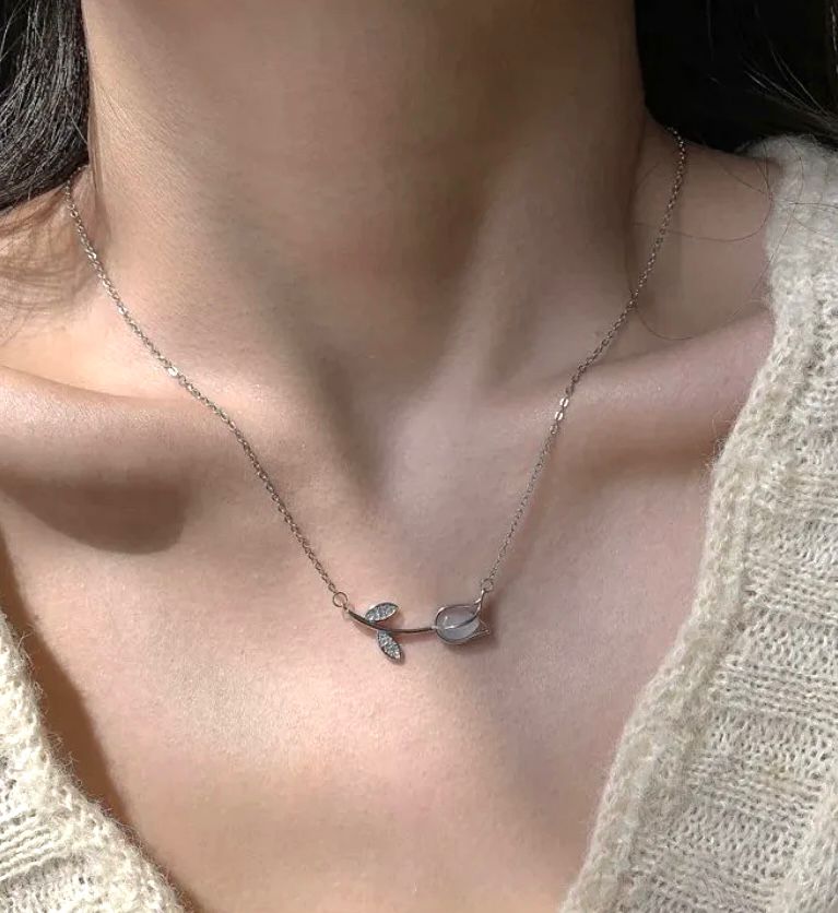 tulip necklace 🌷