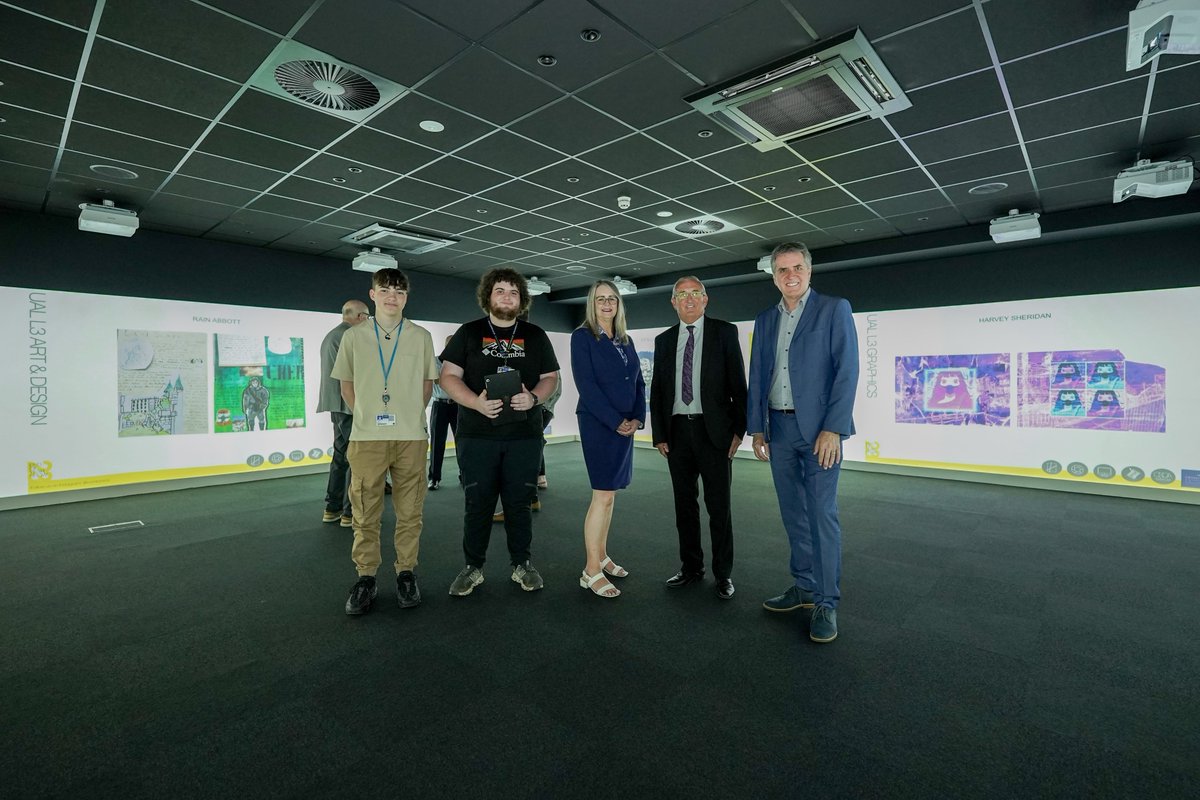 crontoncoll's tweet photo. It was a very special day at @crontoncoll today as we celebrated the official opening of our new Health &amp; Care, Digital, Business &amp; Maths facilities.
We were joined by many special guests, including @MetroMayorSteve and @HaltonMayor for the event. https://t.co/SNLv5xtfQw
