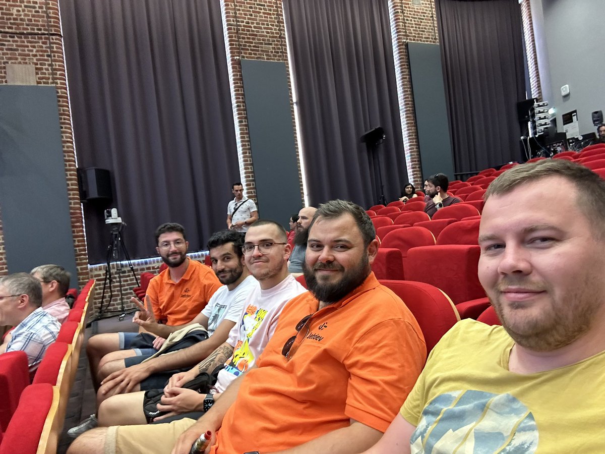 Le dernier <a href="/chtijug/">Ch'ti JUG</a> avant les vacances 🏖️ 
Super présentation des nouveautés de SpringBoot 3 surtout le support AoT par <a href="/snicoll/">Stéphane Nicoll</a> 🚀 
Toujours avec la fine équipe de <a href="/JetDevLille/">Jetdev</a> 🤩