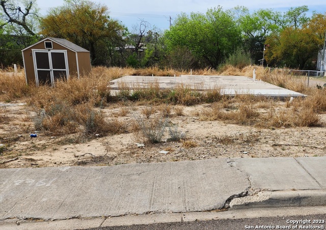 I am looking for a buyer for 2761 S Barrera #EaglePass #TX  #realestate tour.corelistingmachine.com/home/AHGEGJ